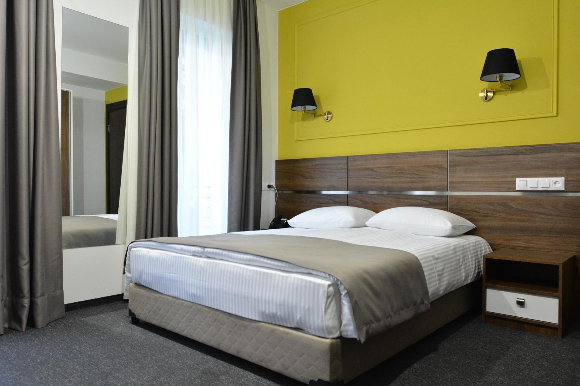 Hotel Garnet Tbilisi Exterior photo