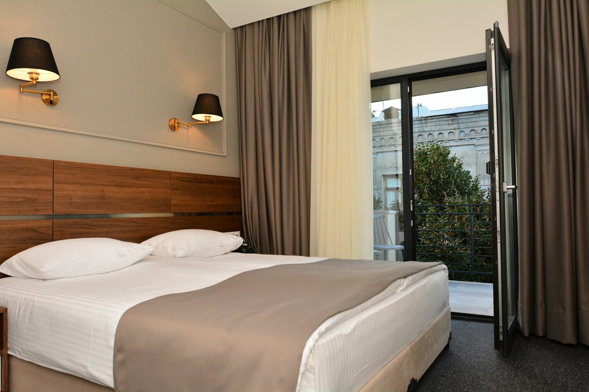 Hotel Garnet Tbilisi Exterior photo